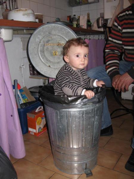 trop fort la poubelle